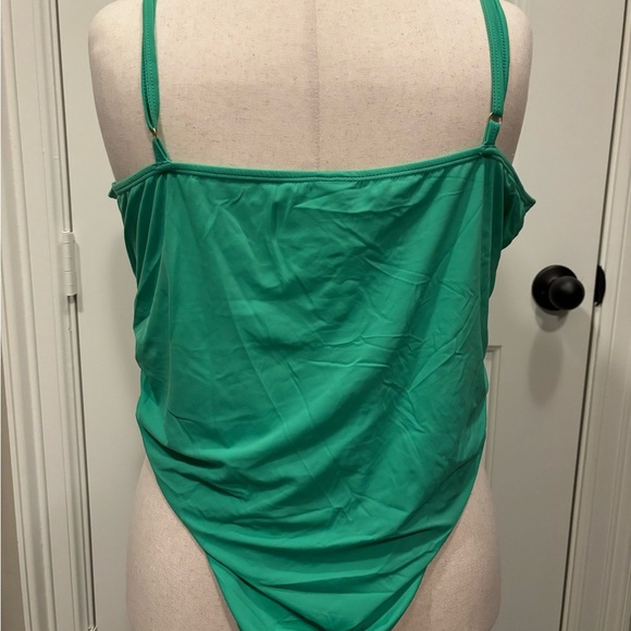 PrettyLittleThing Cut-out Monokini 3x - Picture 6 of 8